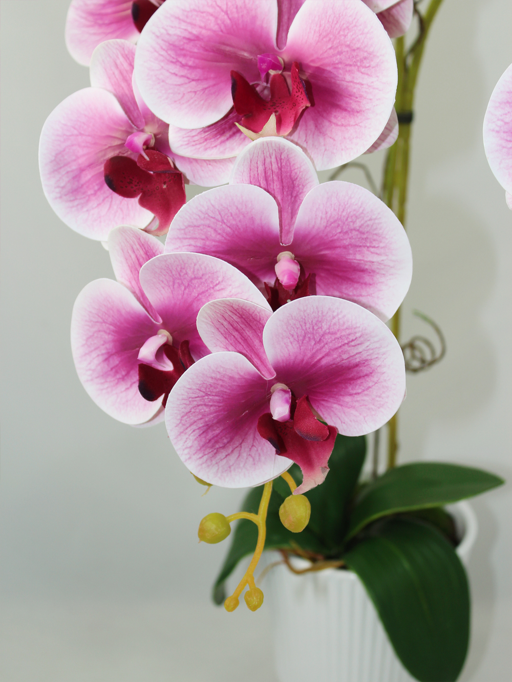 Искусственные Орхидеи бело-лиловые 2 ветки 55см в кашпо
