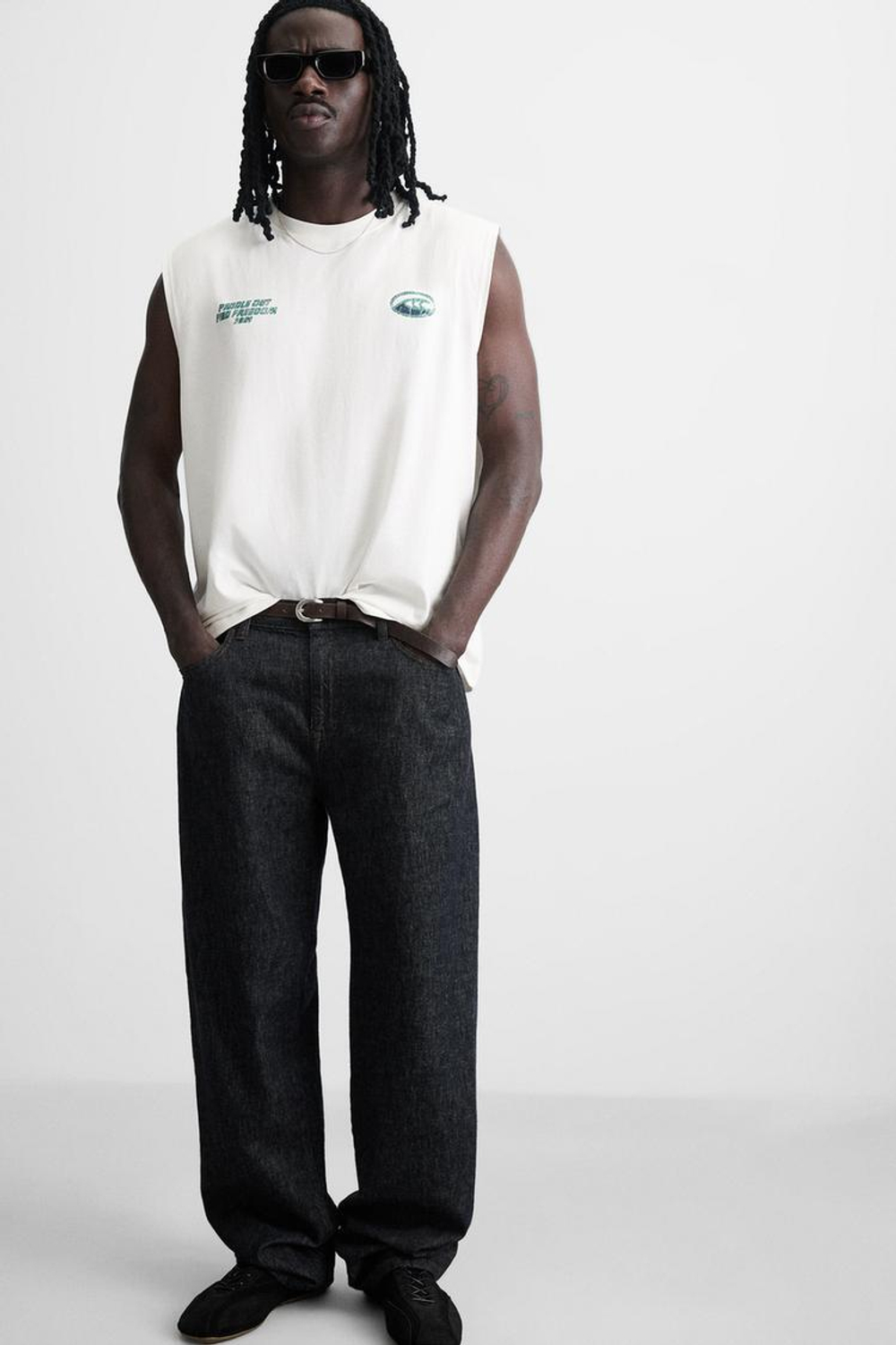 ZARA ФУТБОЛКА С ПРИНТАМИ ИЗ ТКАНИ С ЭФФЕКТОМ ПОТЕРТОСТИ, ЖЕЛТОВАТО-БЕЛЫЙ