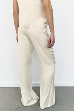 ZARA АТЛАСНЫЕ БРЮКИ FLARE, ЖЕЛТОВАТО-БЕЛЫЙ