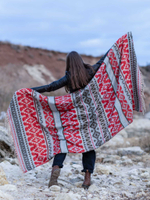 Теплый палантин с орнаментом