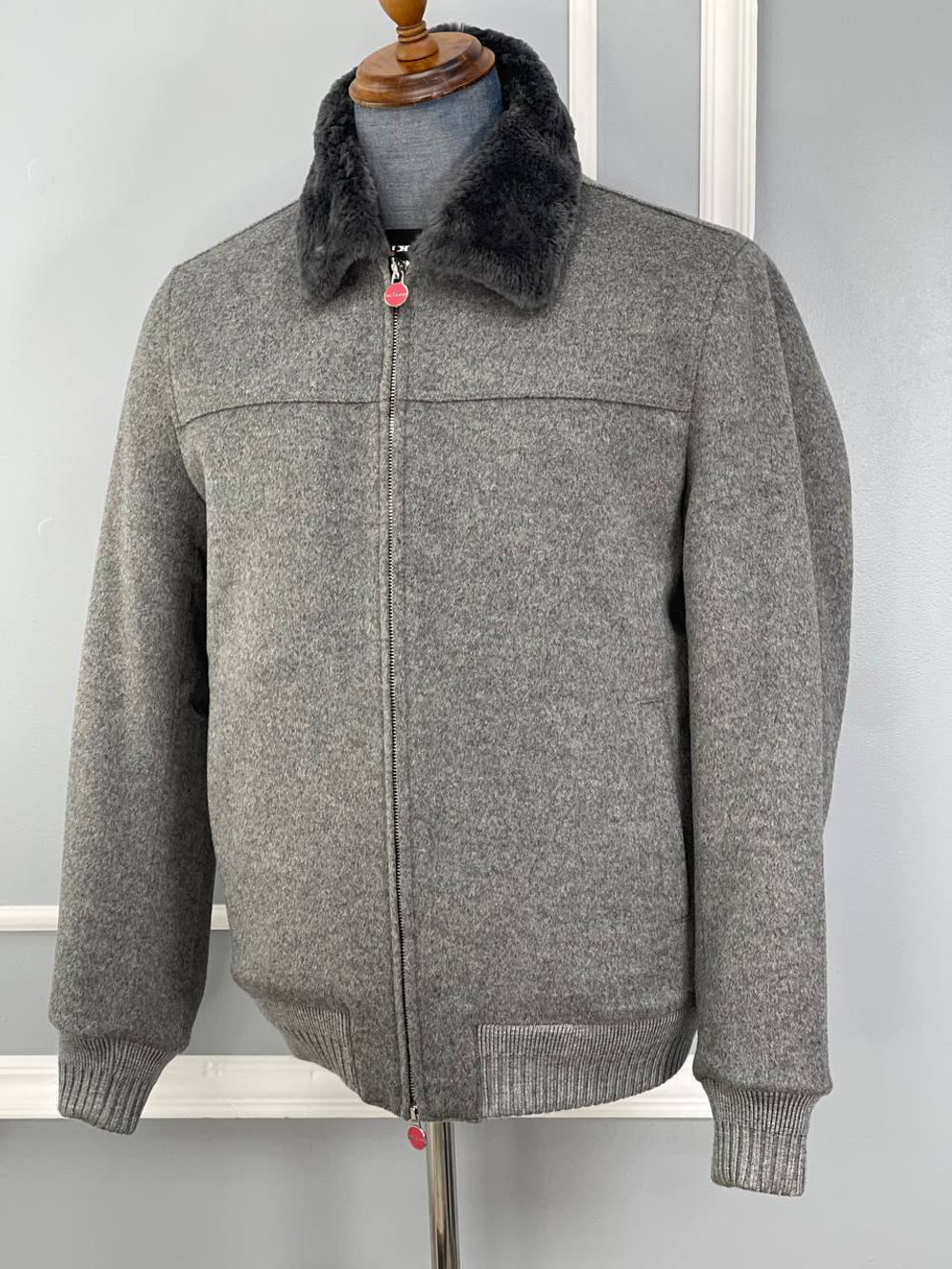 Кашемировая куртка Kiton внутри с мехом