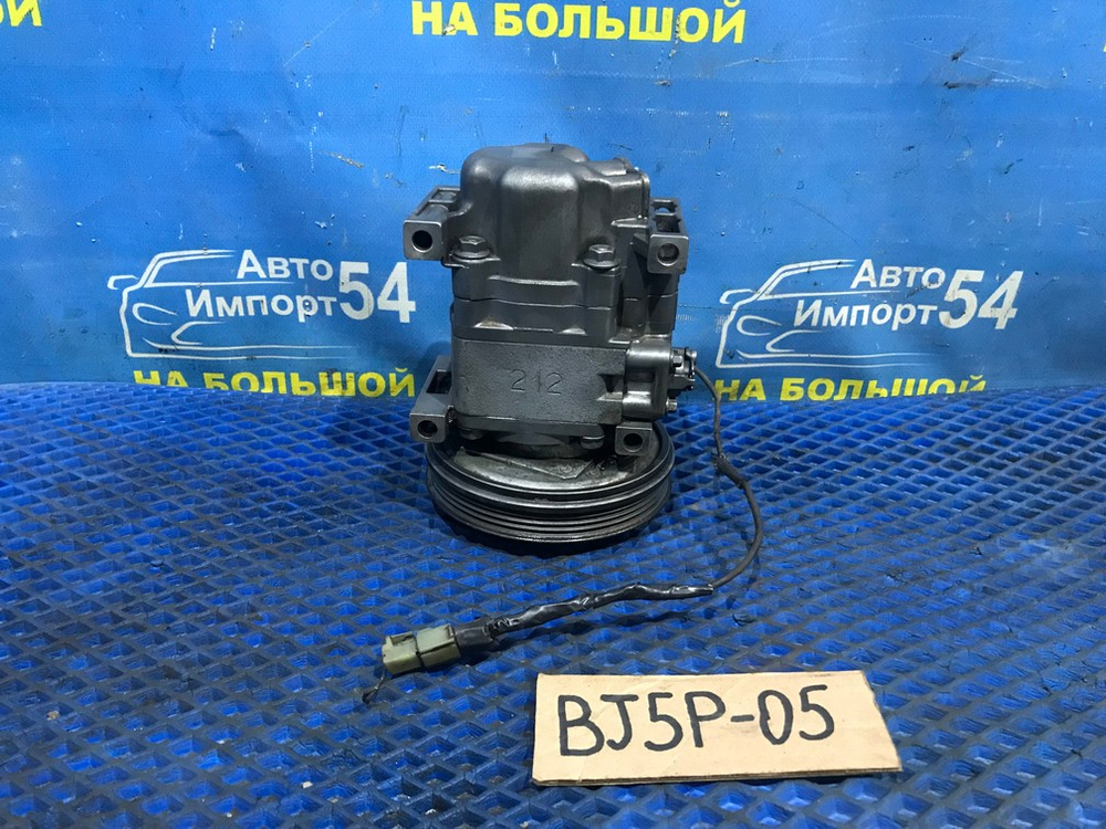 Компрессор кондиционера MAZDA FAMILIA 2000
