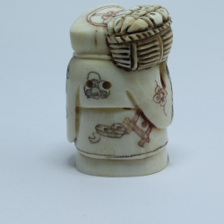 Нэцкэ Дзюродзин с корзиной фруктов на плече и персиком