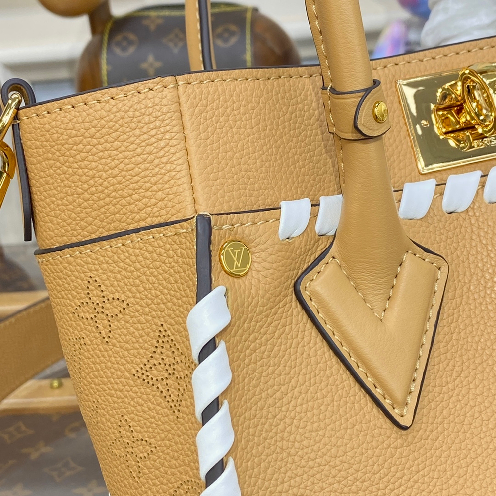 Louis Vuitton On My Side PM