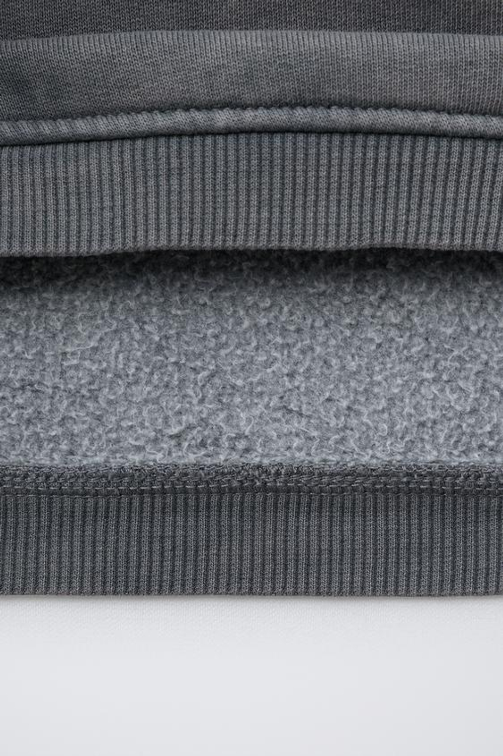 ZARA ТОЛСТОВКА ИЗ ТКАНИ С ЭФФЕКТОМ ПОТЕРТОСТИ С ВЫШИВКОЙ, АНТРАЦИТОВО-СЕРЫЙ