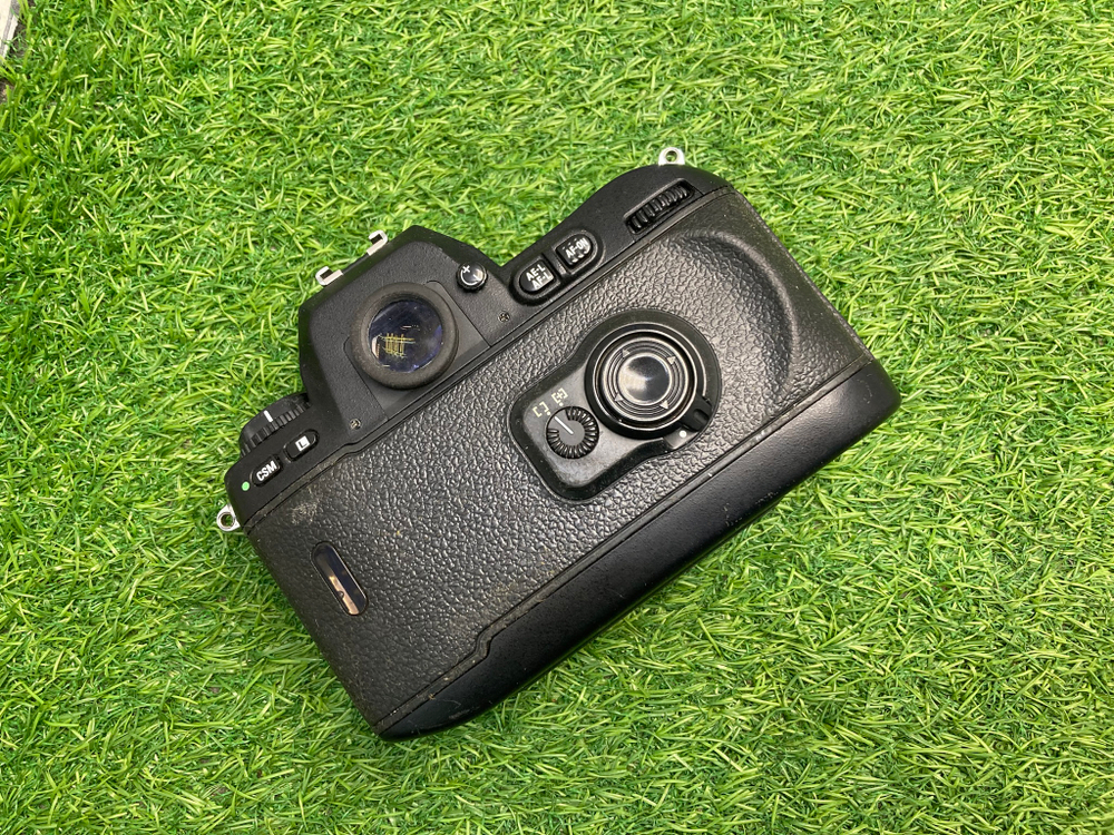 Nikon F100