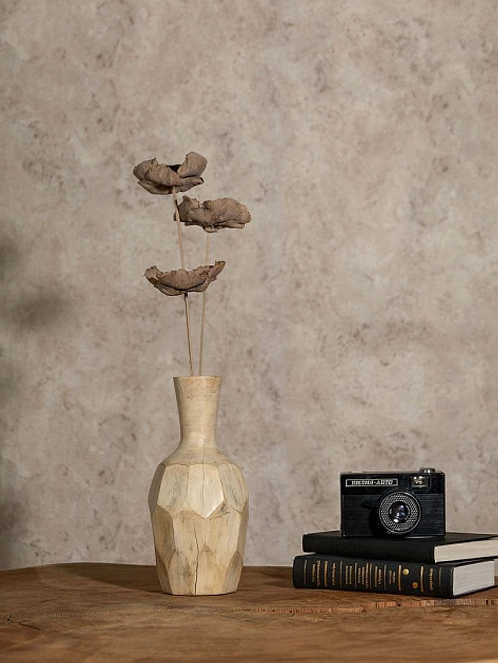 Ваза DeNASTIA дерево манго 13x13x25 серый