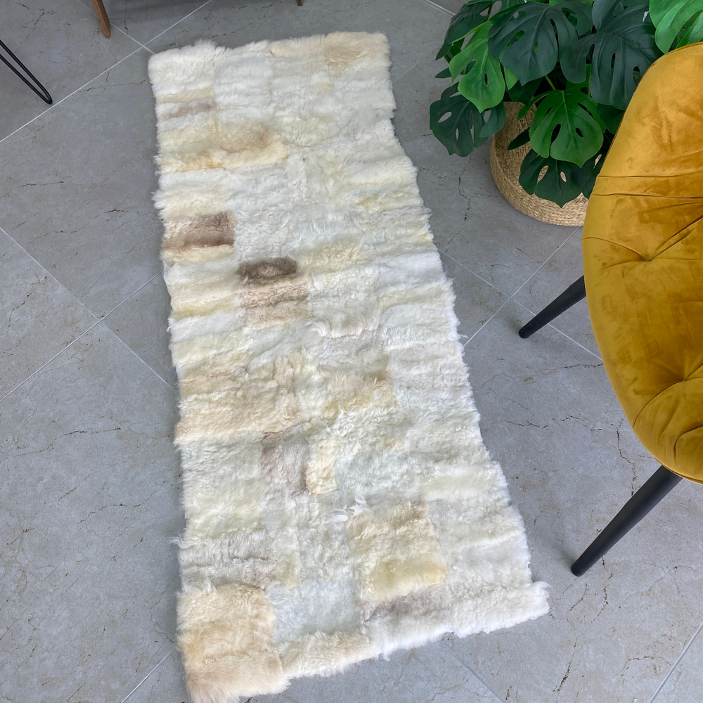 Коврик прикроватный накидка на кресло из кусочков овчины, 160 х 50 см.