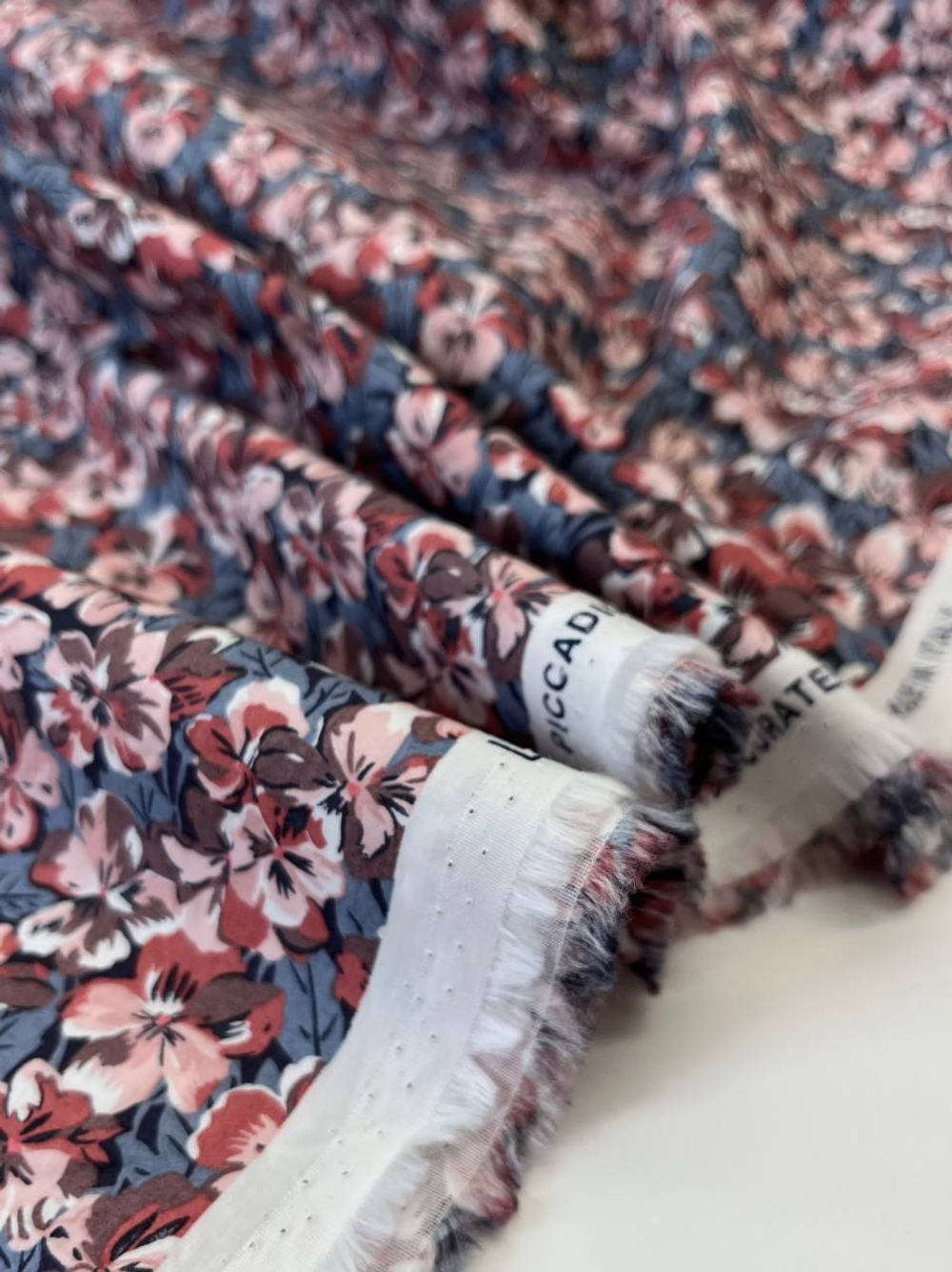Хлопок Liberty с разноцветным цветочным принтом Picadilly Poplin - The Curated Floral