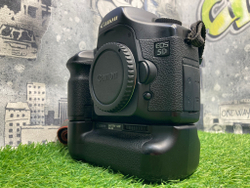 Canon EOS 5D + BG-E4