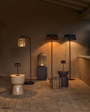 Портативная настольная лампа Saranella из светло-серого искусственного ротанга