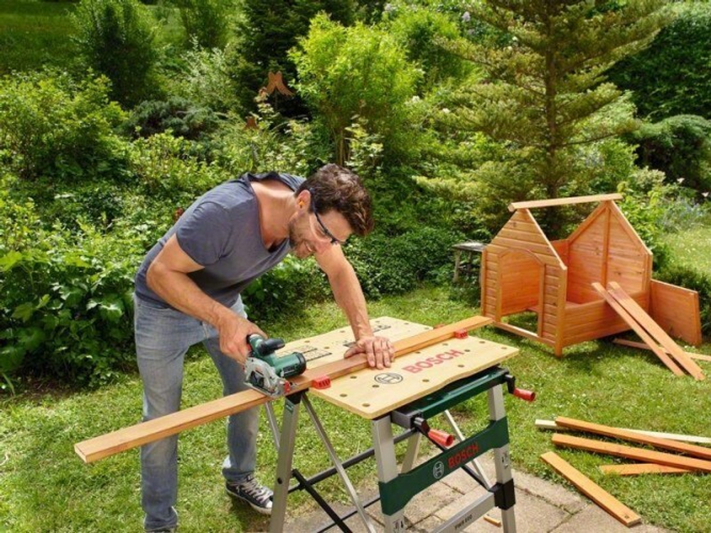 Пила циркулярная аккумуляторная BOSCH UniversalCirc 12 06033C7002 1х2,5Ач