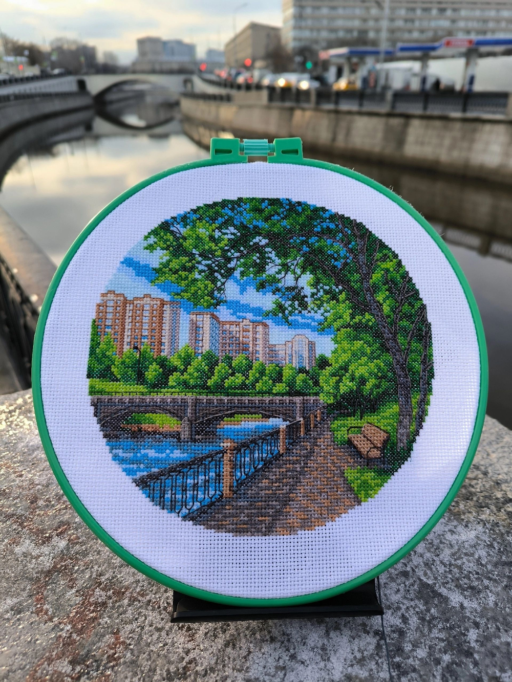 Набор для вышивания крестом Искусница "Прогулка по набережной"