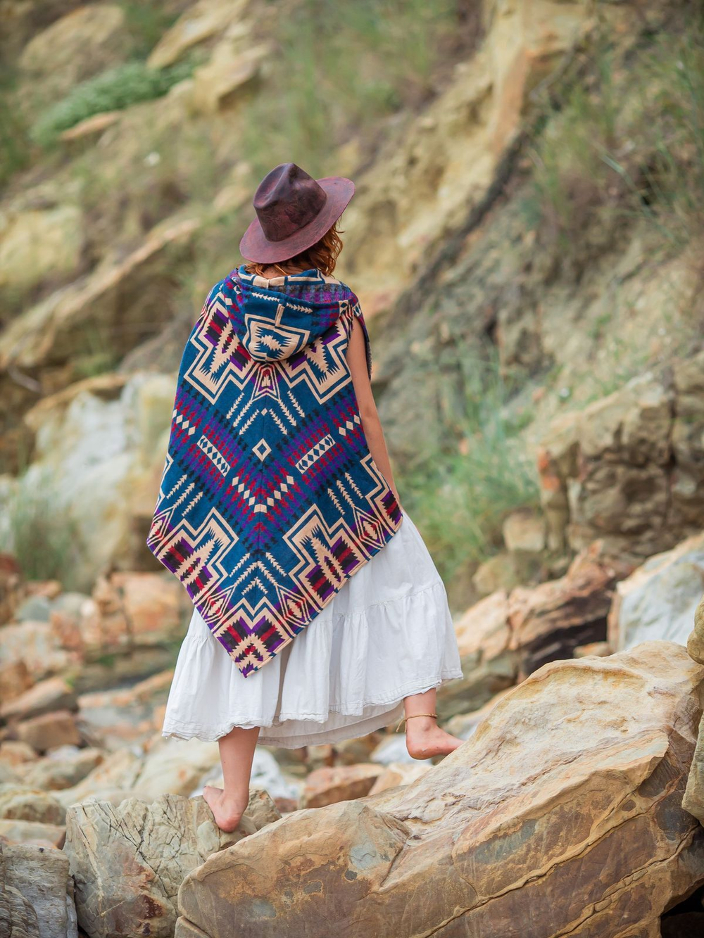 Пончо женское шерстяное с орнаментом