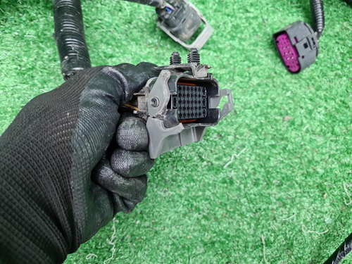 Проводка моторного отсека Geely Atlas Pro (21-нв)