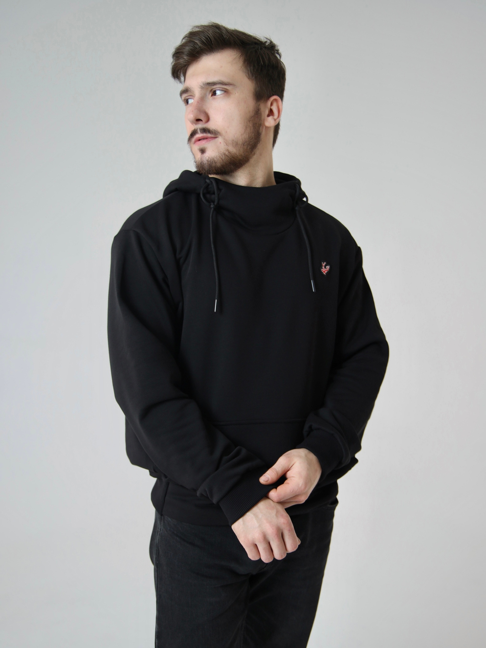 Худи черное Город Горький мужское с нашивкой красный олень