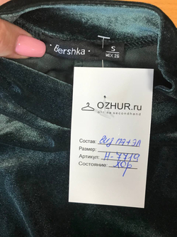 Платье Bershka бархатное, маркировка S, визуально на 44 размер