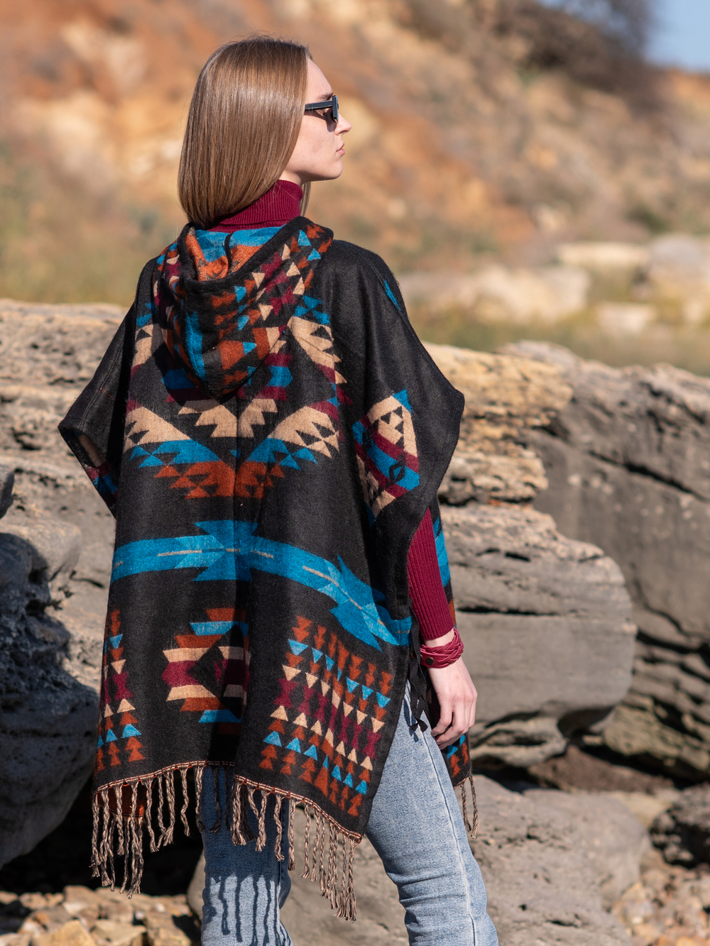 Пончо шерстяное с орнаментом