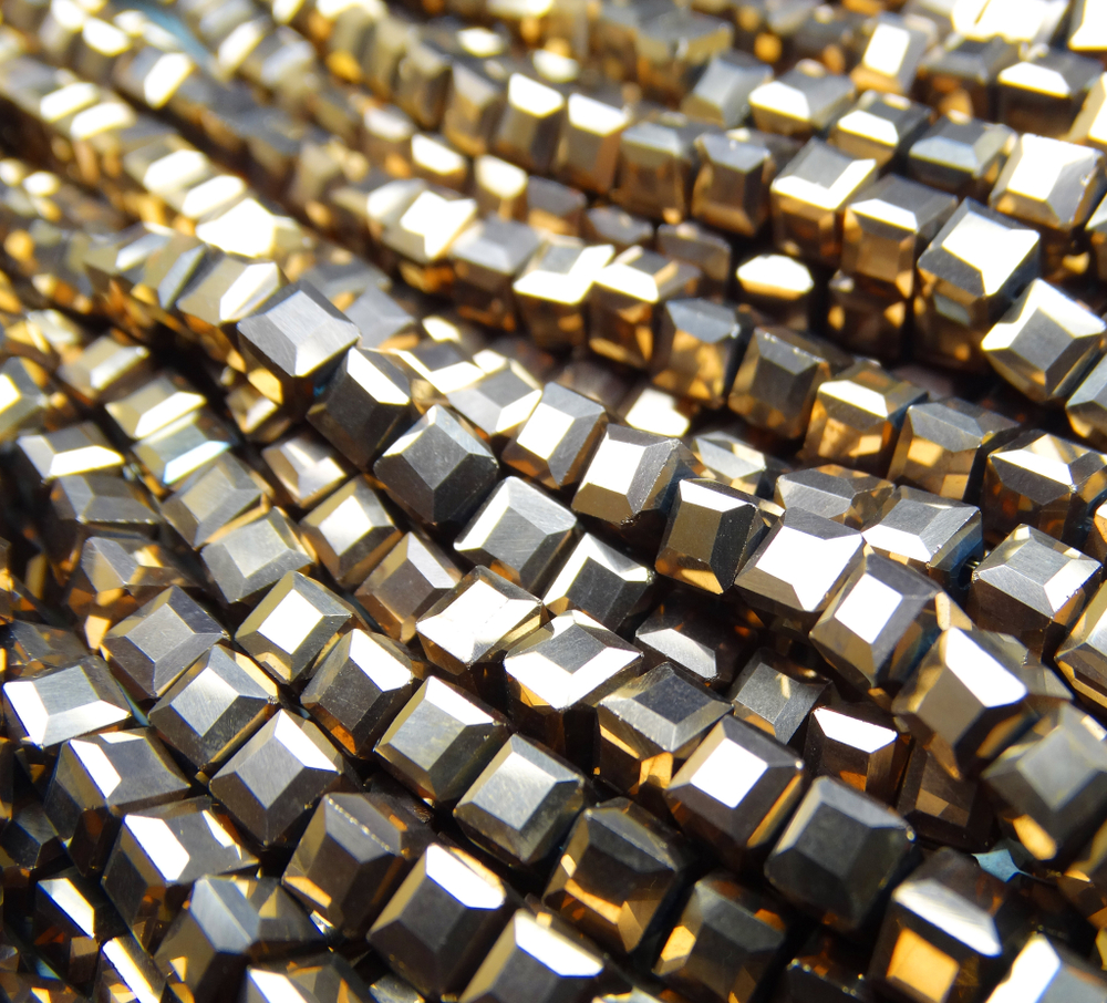 БВЛ003НН3 Хрустальные бусины квадратные, коричневое золото металлик, размер 3 мм, кол-во: 63-65 шт.