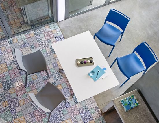 Стул пластиковый Ara