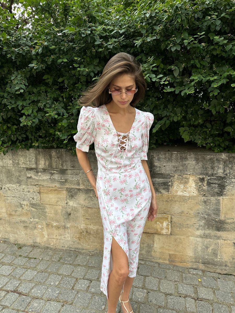 Платье из вискозы с завязками по груди белое в цветок