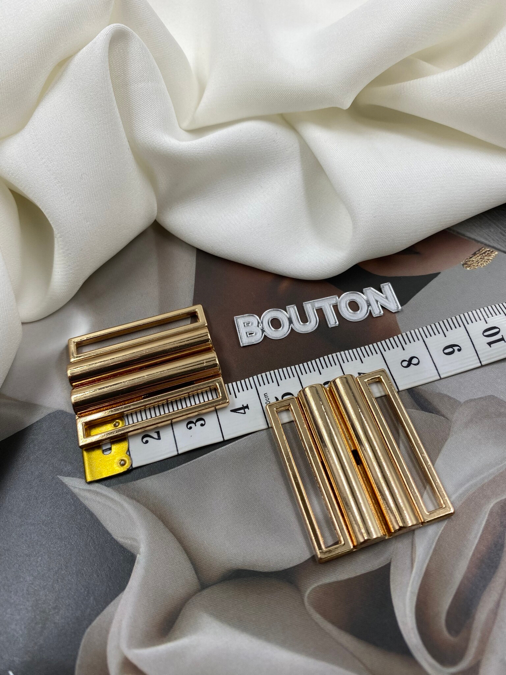 Пряжка застежка металлическая золото для пуховика 30х33 мм