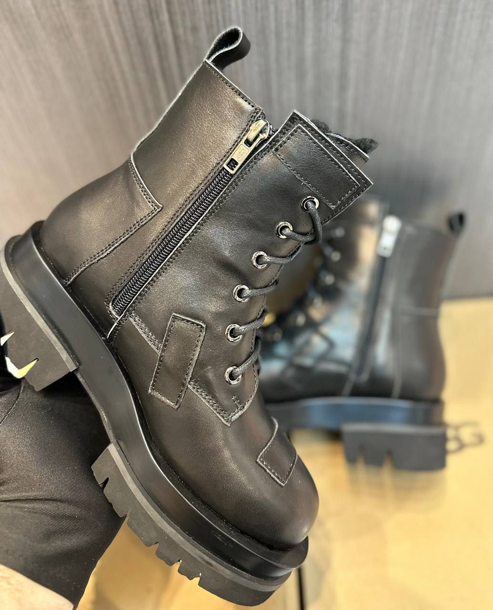 UGG
