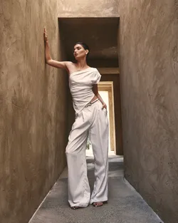 Брюки в полоску белые