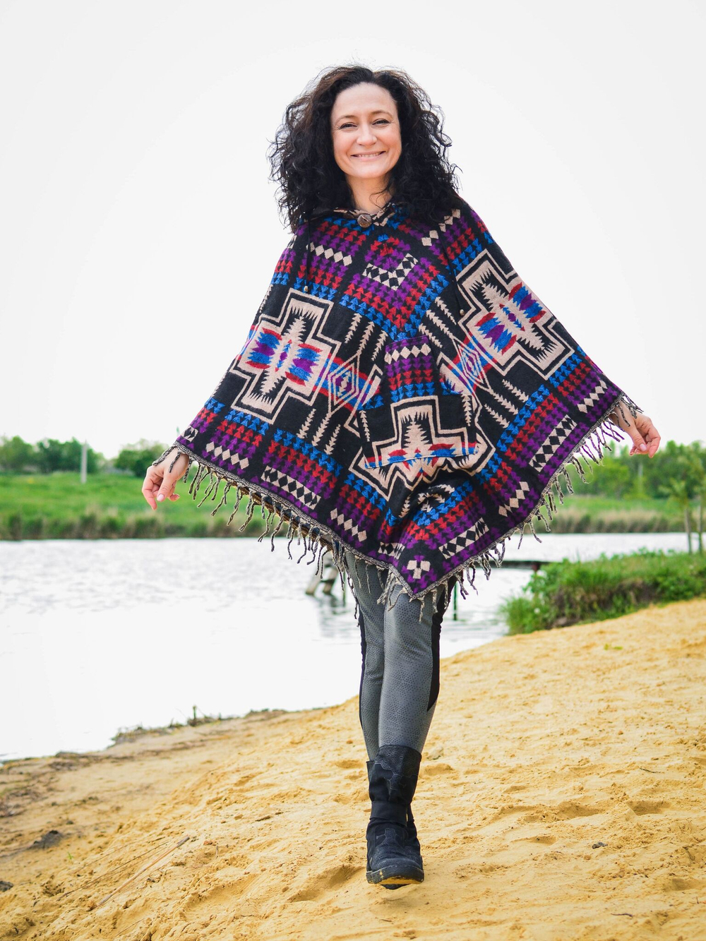 Пончо женское шерстяное с орнаментом