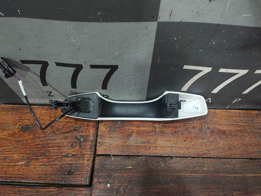 Ручка двери передняя правая внешняя Geely Monjaro 21-нв Б/У Оригинал 5077099500A13