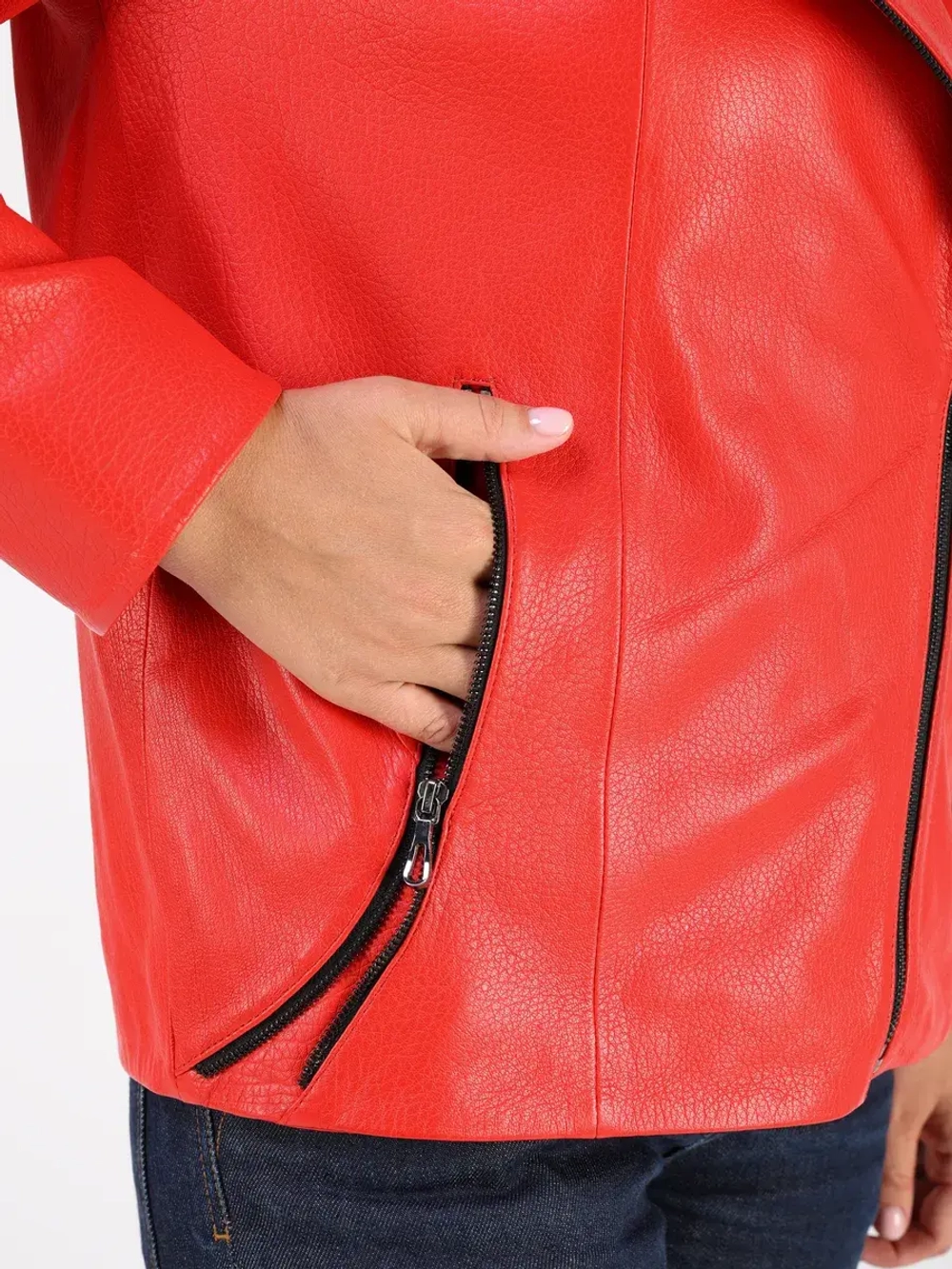 Кожаная куртка демисезонная с капюшоном