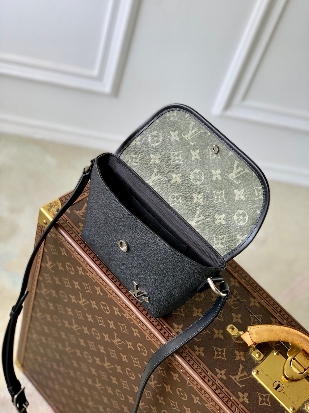 Louis Vuitton Pulse Wearable Wallet