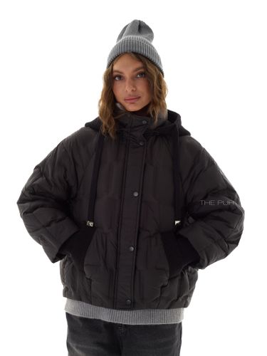 Тонкий пуховик с вязаным капюшоном в черном цвете