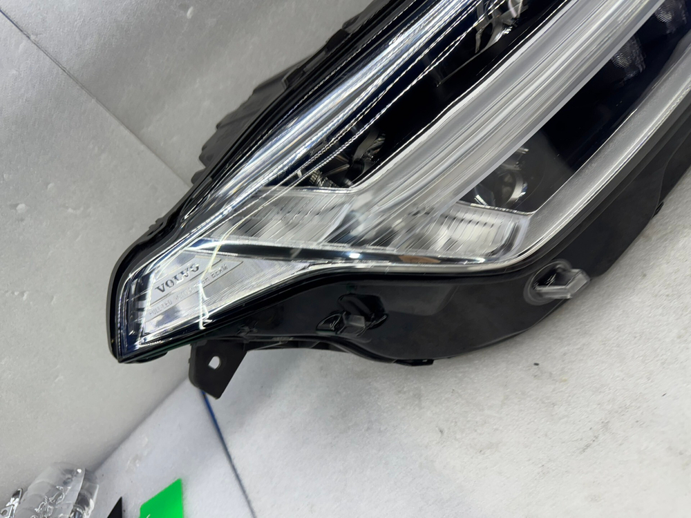 Оригинальная левая LED фара Volvo XC90