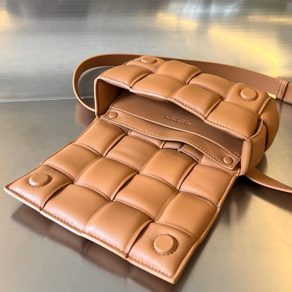 Bottega Veneta Mini Cassette 18 cm