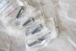 90012-KYJ-900. BOLT, FLANGE, 6X25 (NSHF)