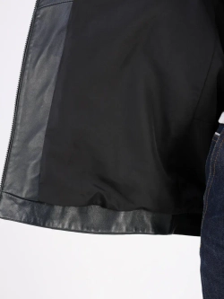 Кожаная куртка демисезонная с капюшоном оверсайз