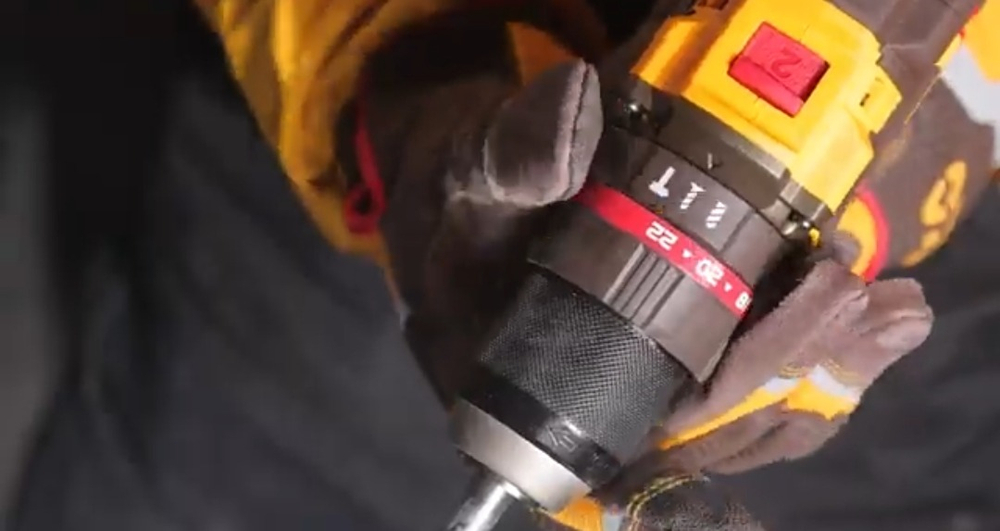 Аккумуляторный бесщёточный ударный шуруповерт INGCO CIDLI429982 INDUSTRIAL 42 В 99 Нм