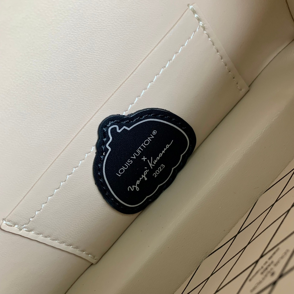 Louis Vuitton Petite Malle