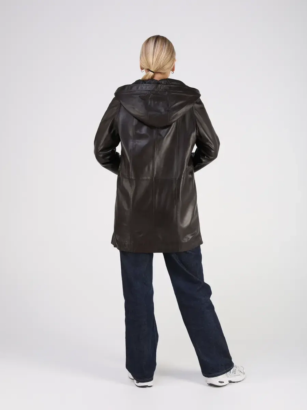 Кожаная куртка демисезонная с капюшоном длинная