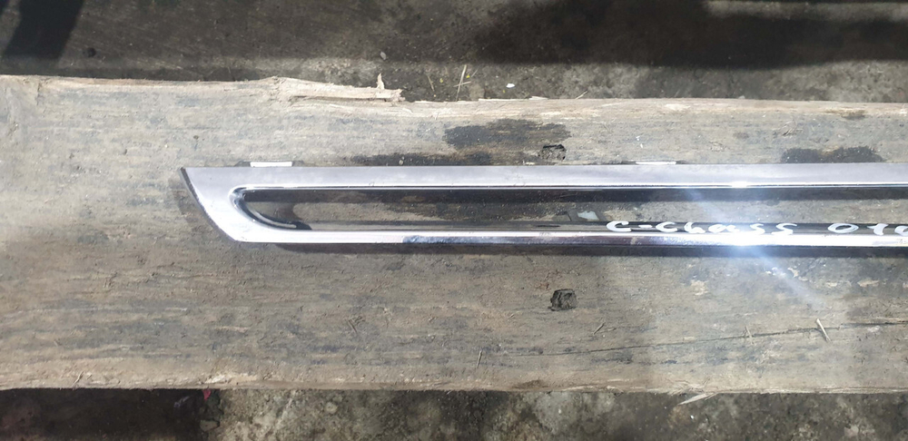 Молдинг решетки радиатора правый нижний Mercedes GLC (X253) 15-19 Б/У Оригинал A2538880485