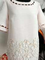 Платье праздничное, светлое с вышивкой. Размер 56.