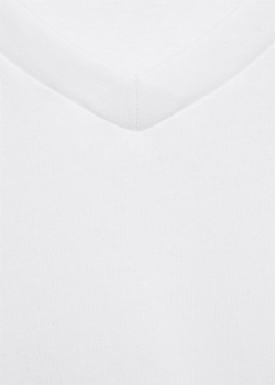 Футболка с V-образной горловиной