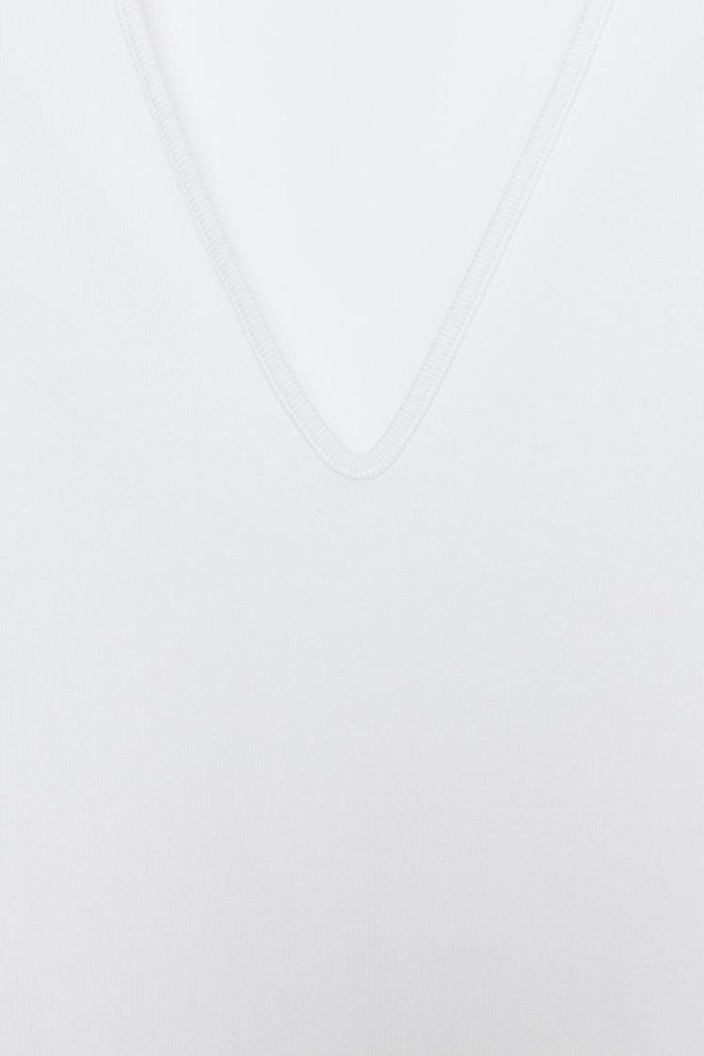 ZARA КОРОТКОЕ ПЛАТЬЕ С V-ОБРАЗНЫМ ВЫРЕЗОМ, БЕЛЫЙ