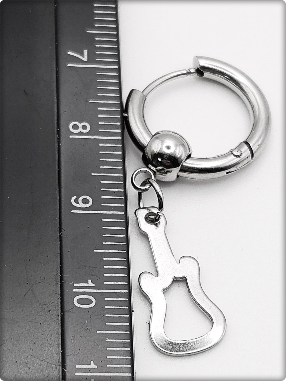 Серьги кольца "Гитара, ноты" асиметричные стальные.