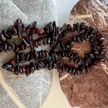 Гранат. Камни для изделий на заказ. Цена зависит от вида заказанного изделия