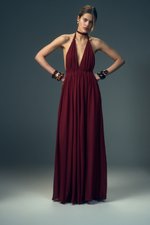 Платье с открытым декольте, Бордовый