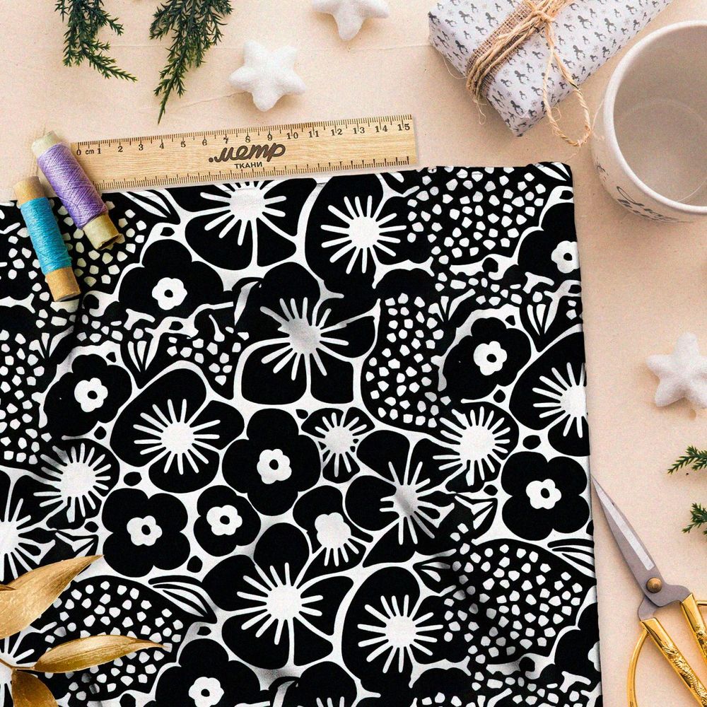 Ткань Ниагара Софт черно-белая цветочная иллюстрация