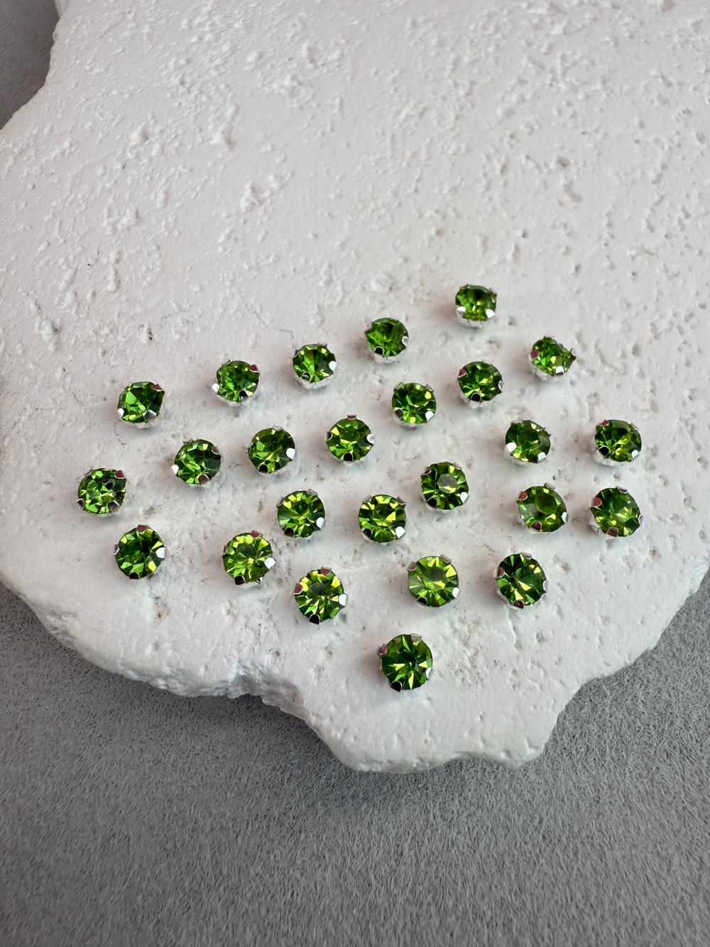 Шатоны 4 мм, Салатовый в серебре, 25 шт