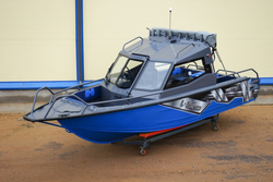 Лодка Беркут L-HT Open. В наличии. Цвет Черный низ - серый верх